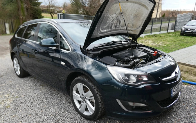 Opel Astra cena 26900 przebieg: 250000, rok produkcji 2014 z Nowe Miasto Lubawskie małe 254